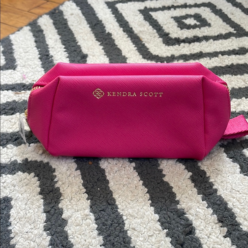 Kendra Scott Small Cosmetic Zip Case in Hot Pink